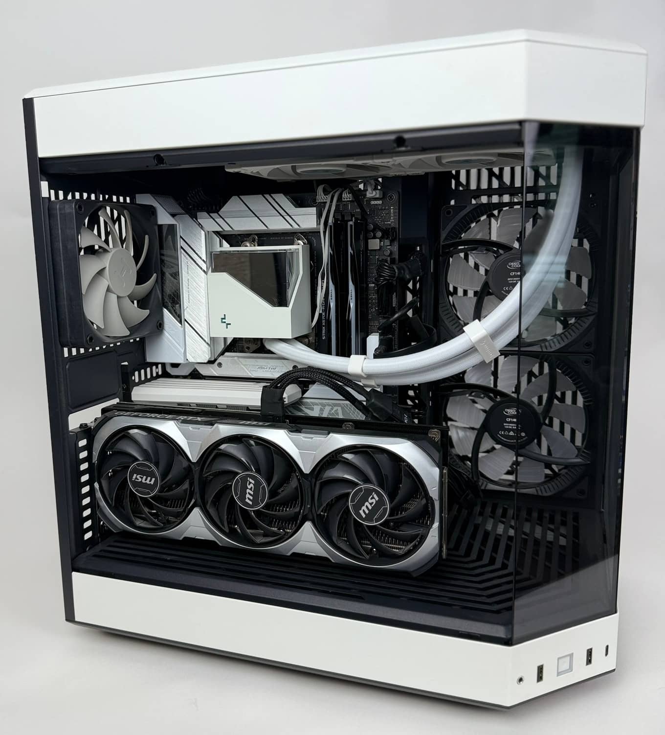 Bulldozer PC Build in Hyte Y60 with Ryzen 7950X and RTX 4070 Ti